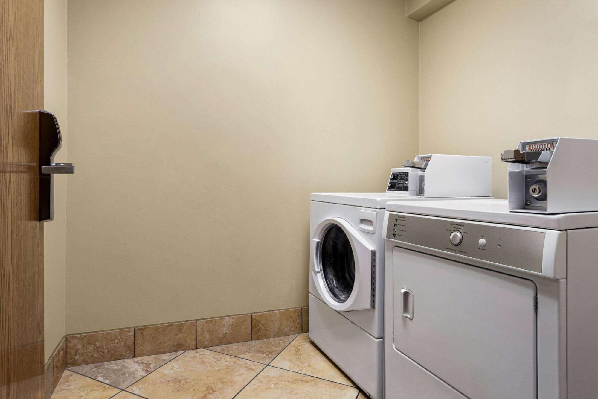 Americinn By Wyndham Madison West Εξωτερικό φωτογραφία