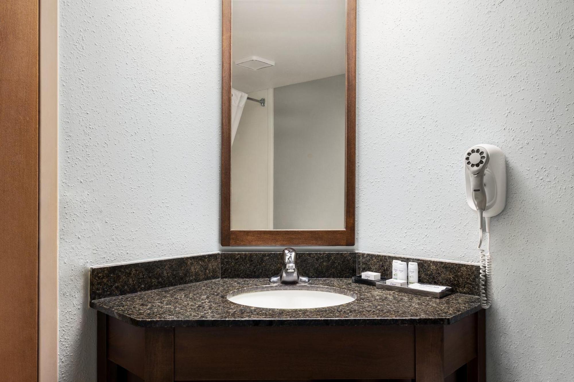 Americinn By Wyndham Madison West Εξωτερικό φωτογραφία